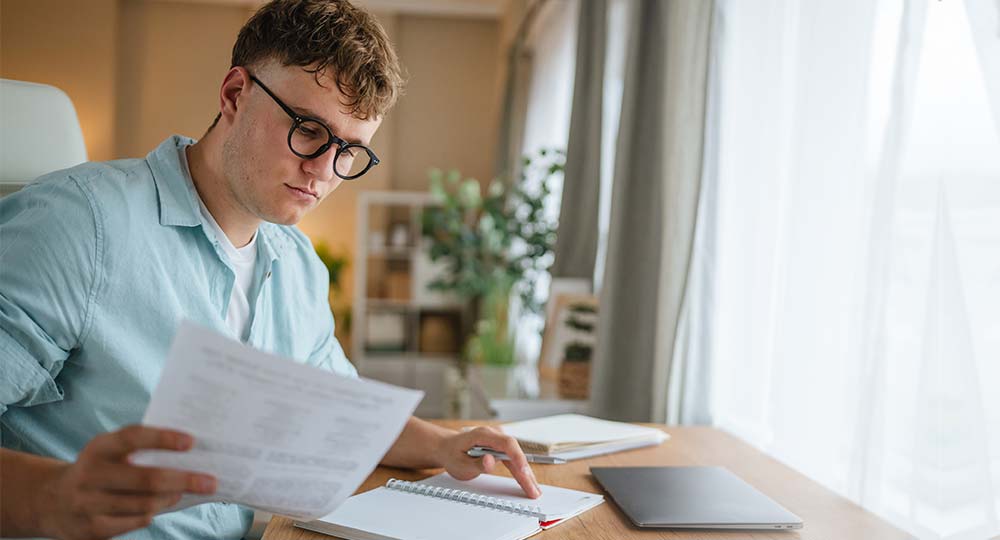 Student reviews how to build a college budget.